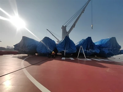 5 sæt 60m3 og 1 sæt 50m3 LNG lagertanke er ankommet til havnen og er klar til...